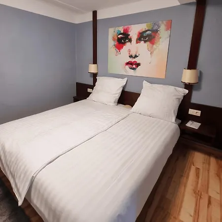 Qc5 In Odenwald בית הארחה 3*