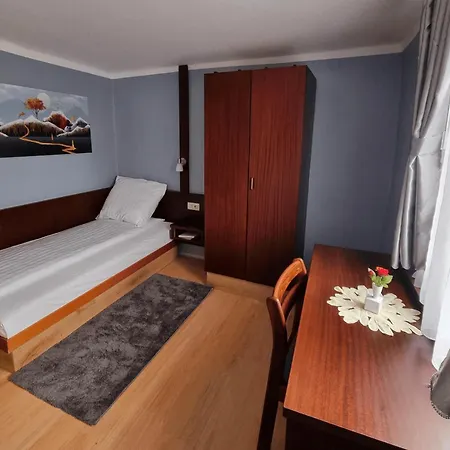 Qc5 In Odenwald 3* בוכן